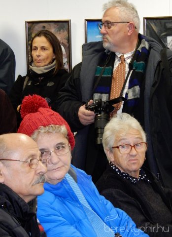 Fellobant az első gyertya lángja 07